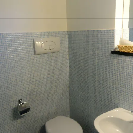 Angela E Vincenzo Szálloda *